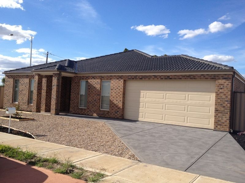 1 St Laurent BLVD, Point Cook VIC 3030