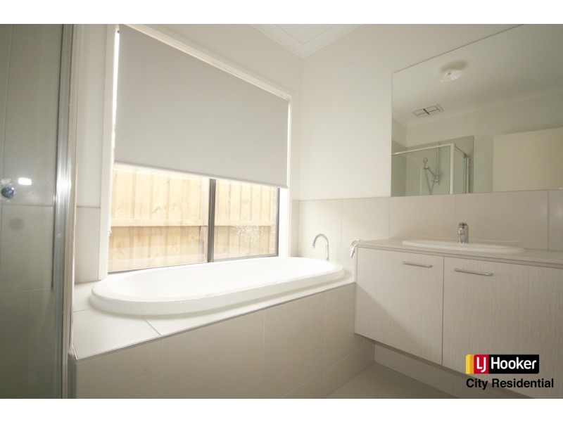 49 Newport Avenue, Williams Landing VIC 3027