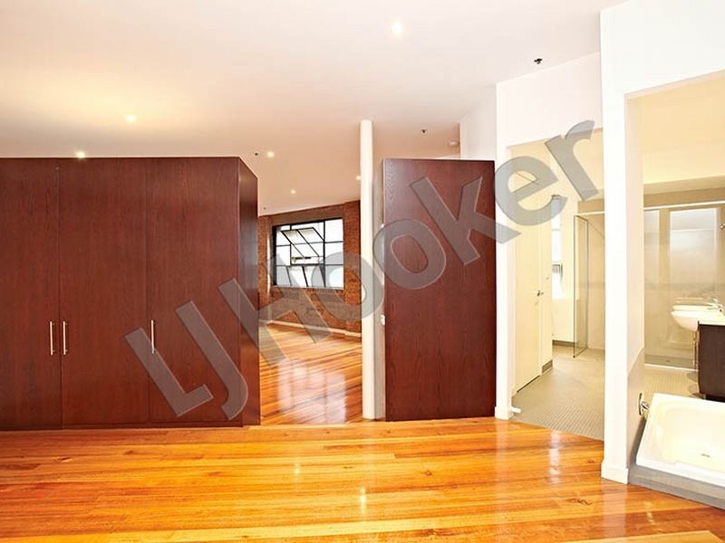 1/12 Warburton Lane, Melbourne VIC 3000