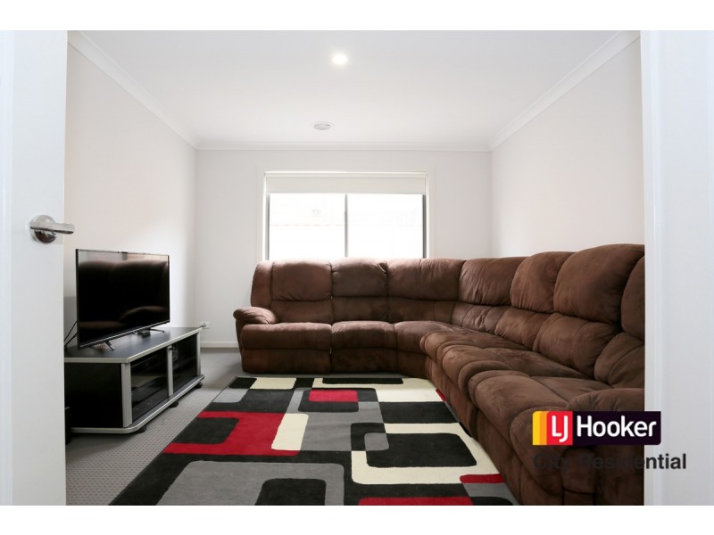 34 Solitude Crescent, Point Cook VIC 3030