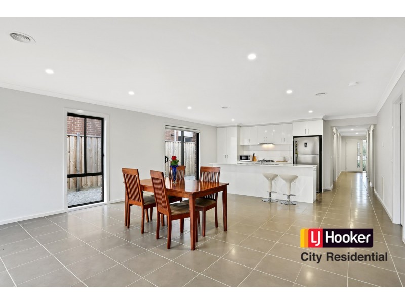 34 Solitude Crescent, Point Cook VIC 3030