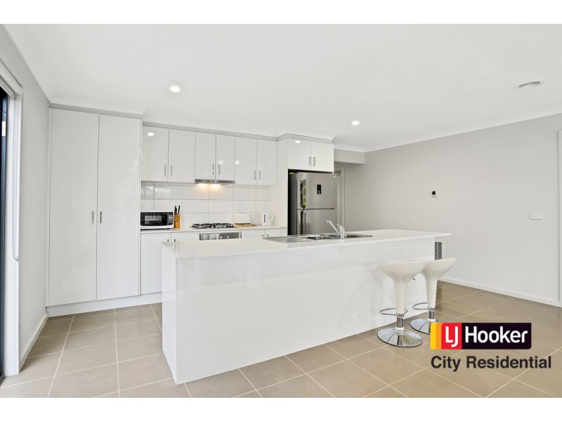 34 Solitude Crescent, Point Cook VIC 3030