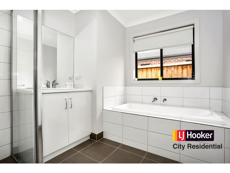 34 Solitude Crescent, Point Cook VIC 3030