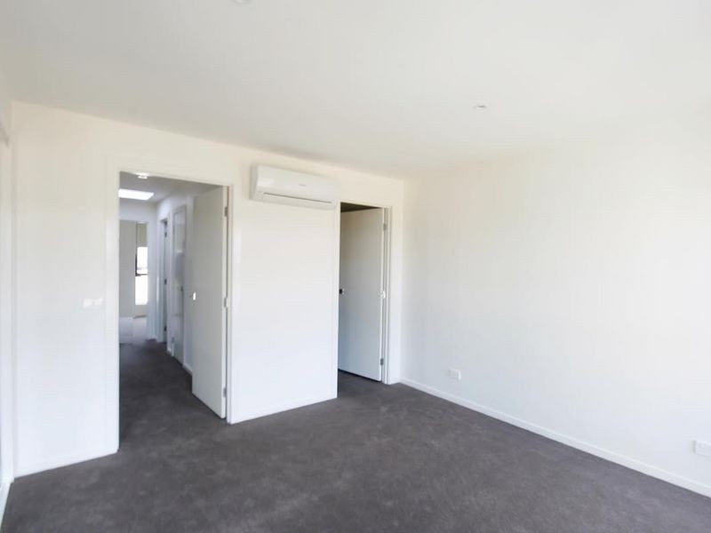 18 Central Park Walk, Cheltenham VIC 3192
