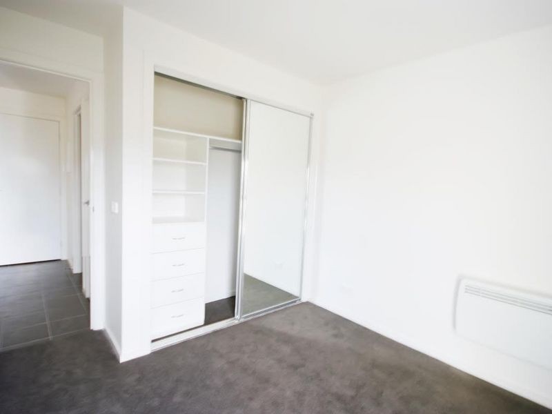 18 Central Park Walk, Cheltenham VIC 3192