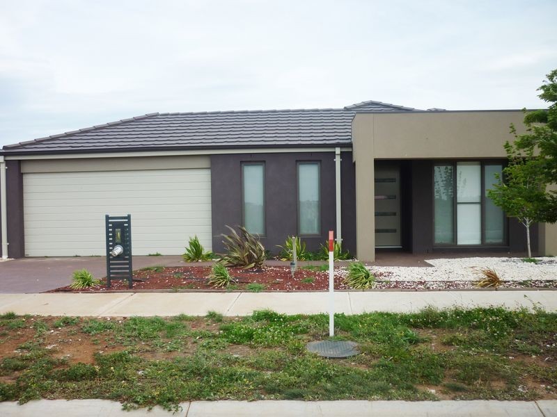 10 Lamington Drive, Tarneit VIC 3029