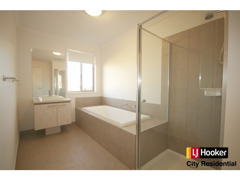 166 Citybay Drive, Point Cook VIC 3030