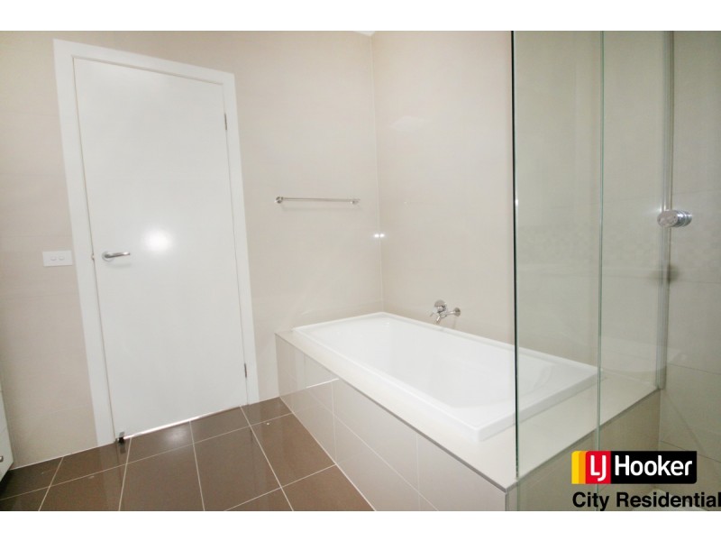 8 Aviary Grove, Thornbury VIC 3071