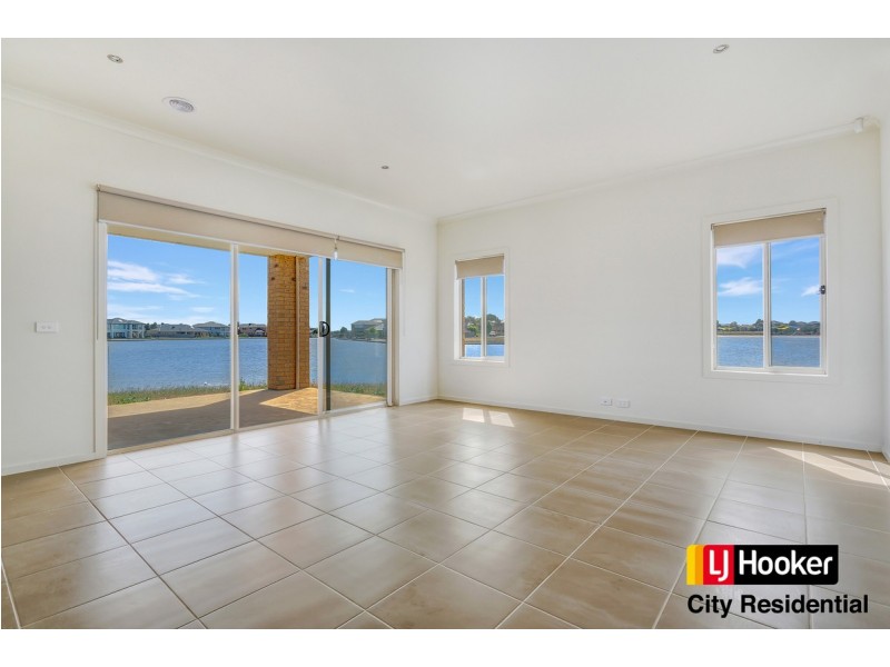 22 Spraypoint Drive, Point Cook VIC 3030