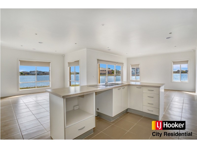 22 Spraypoint Drive, Point Cook VIC 3030