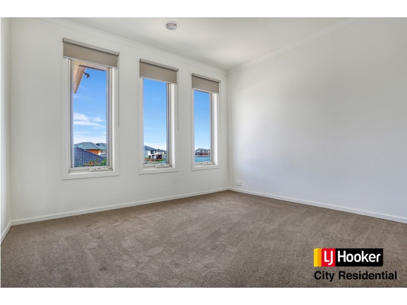 22 Spraypoint Drive, Point Cook VIC 3030