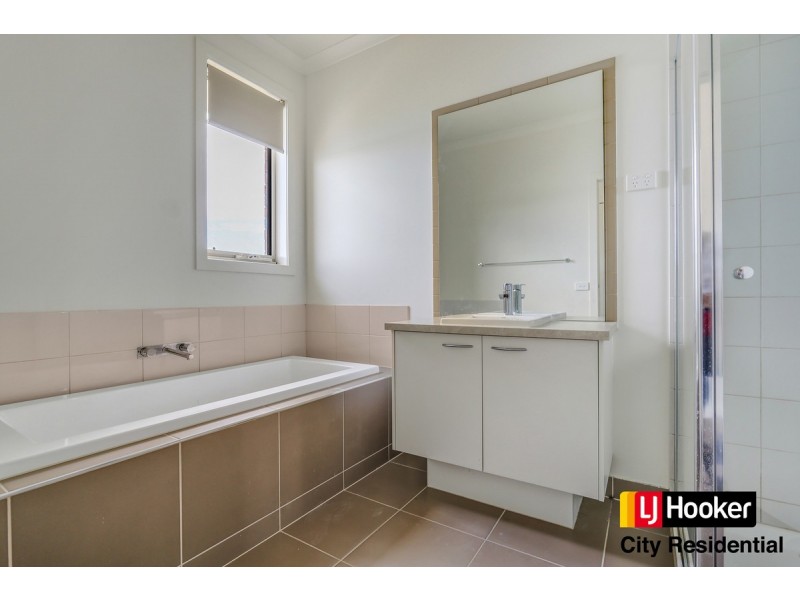 22 Spraypoint Drive, Point Cook VIC 3030