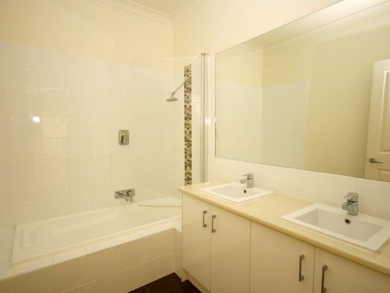 99 Seventh Avenue, Altona North VIC 3025