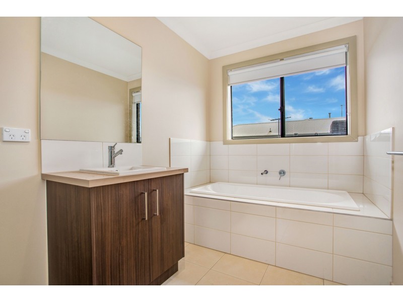 130 Bolivar Esplanande, Truganina VIC 3029