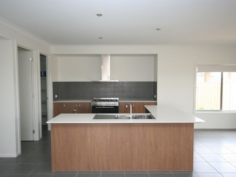 12 Solero Parade, Point Cook VIC 3030