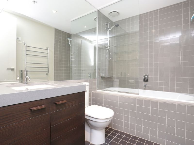 2 New Quay Promenade, Docklands VIC 3008