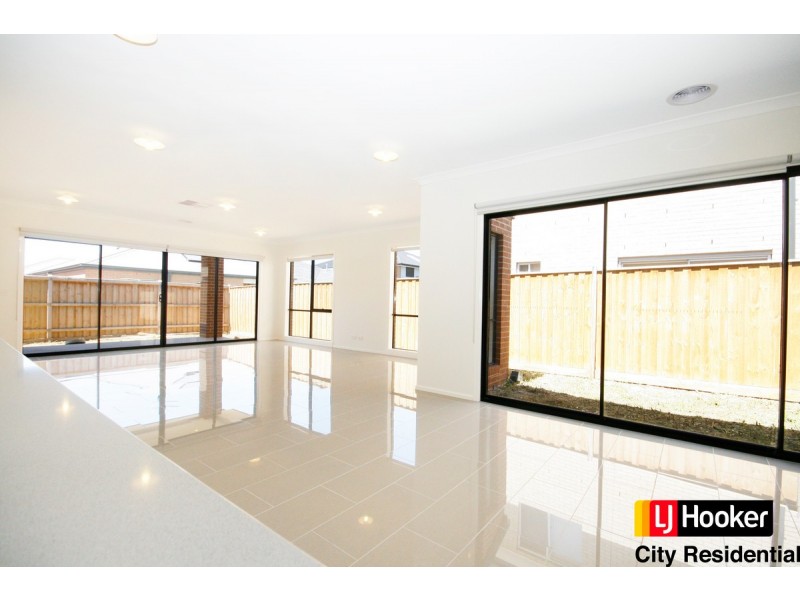 11 Balbo Way, Williams Landing VIC 3027