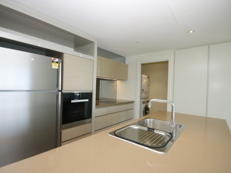 2404/9 Waterside Place, Docklands VIC 3008