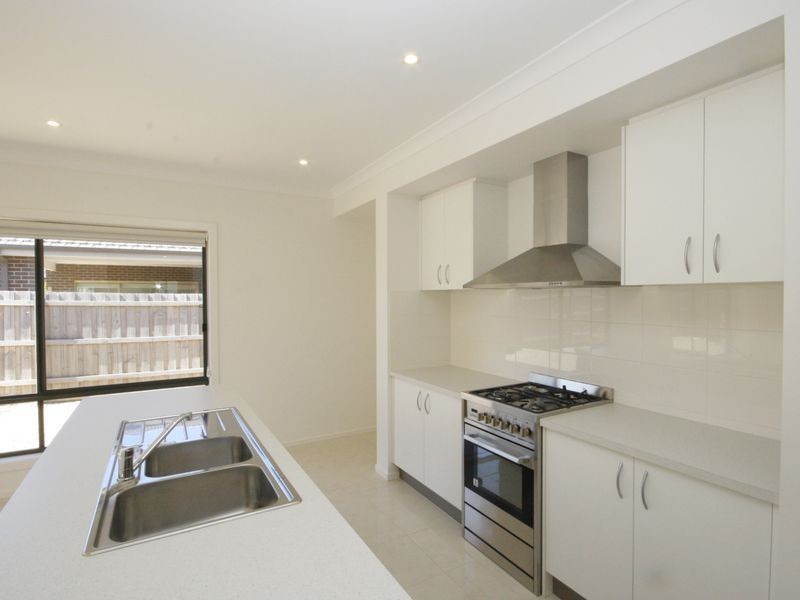 38 Grassland Drive, Point Cook VIC 3030