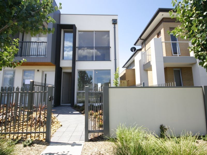 12 Tattersalls Lane, Point Cook VIC 3030