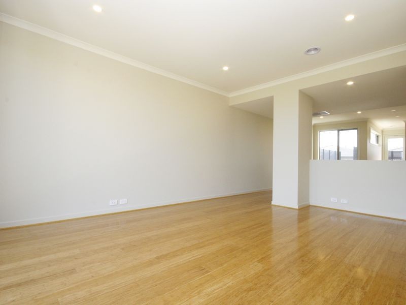 12 Tattersalls Lane, Point Cook VIC 3030