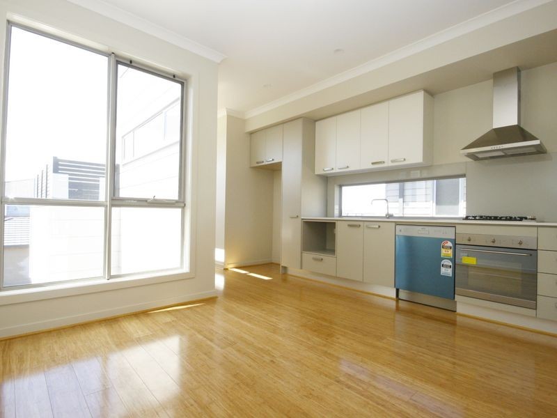 12 Tattersalls Lane, Point Cook VIC 3030