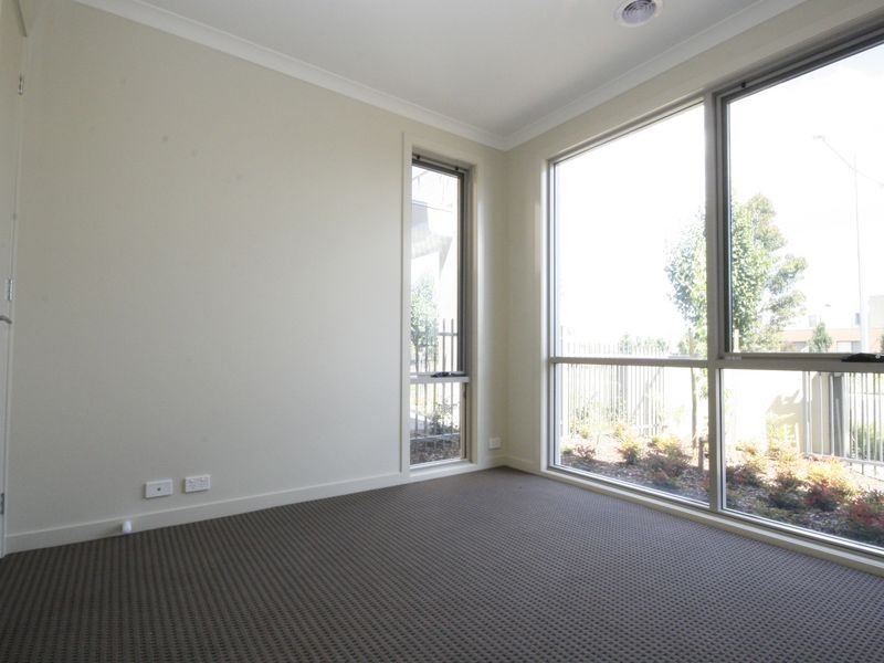 12 Tattersalls Lane, Point Cook VIC 3030