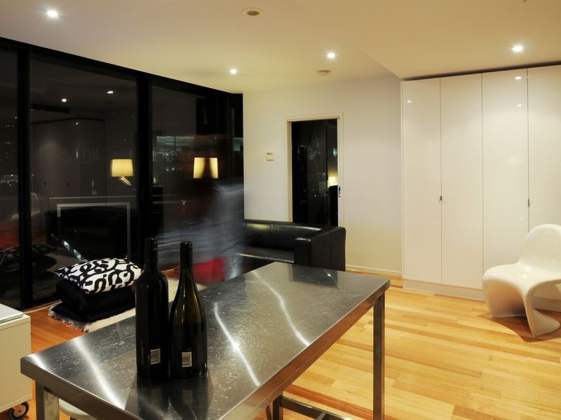 703/8 Waterview Walk, Docklands VIC 3008