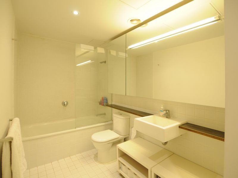 703/8 Waterview Walk, Docklands VIC 3008