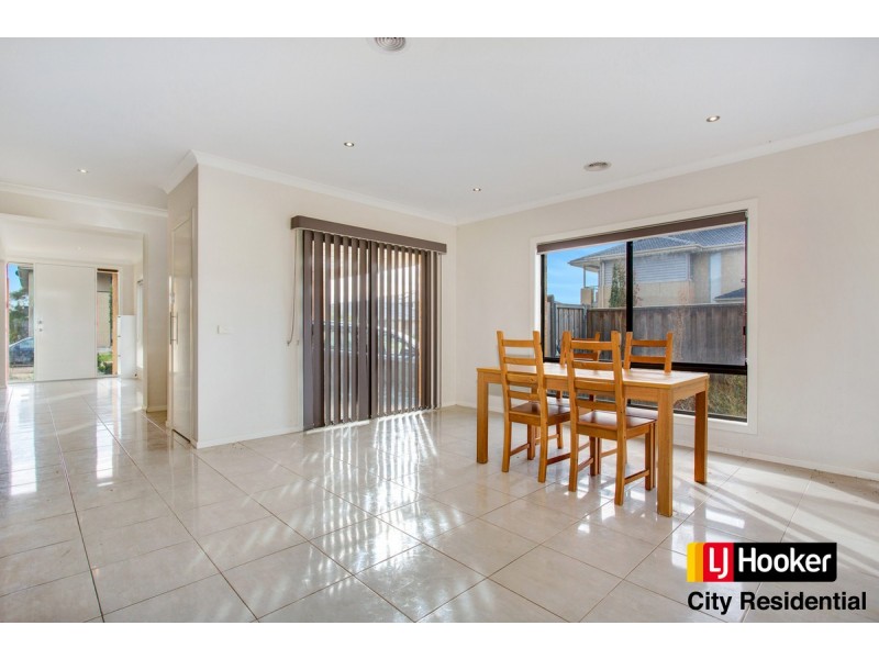 15 Maritime Circuit, Point Cook VIC 3030
