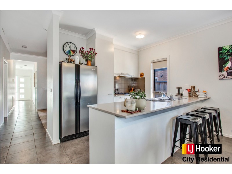16 Chamberlain Way, Williams Landing VIC 3027
