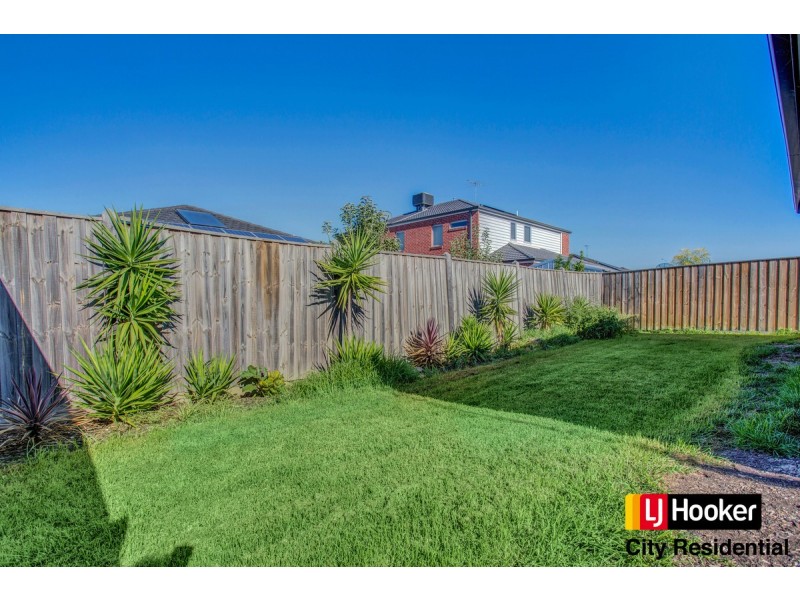 16 Chamberlain Way, Williams Landing VIC 3027