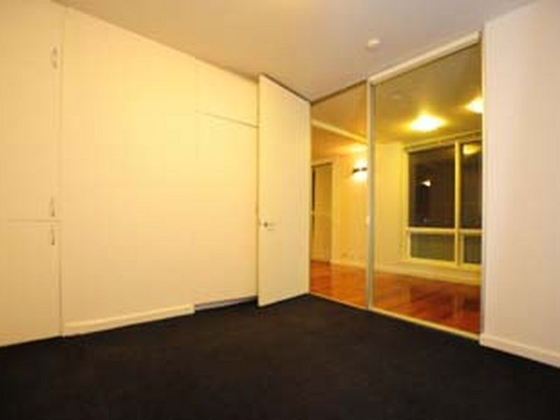 11/2 Goathlands Street, St Kilda East VIC 3183