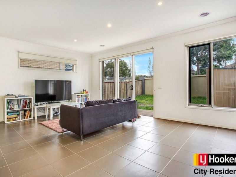 17 Broadbeach Circuit, Point Cook VIC 3030