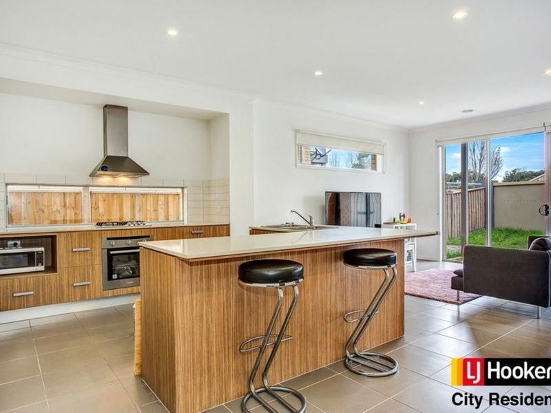 17 Broadbeach Circuit, Point Cook VIC 3030