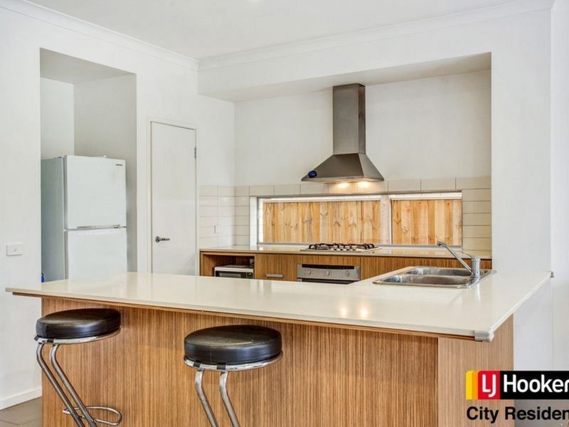 17 Broadbeach Circuit, Point Cook VIC 3030