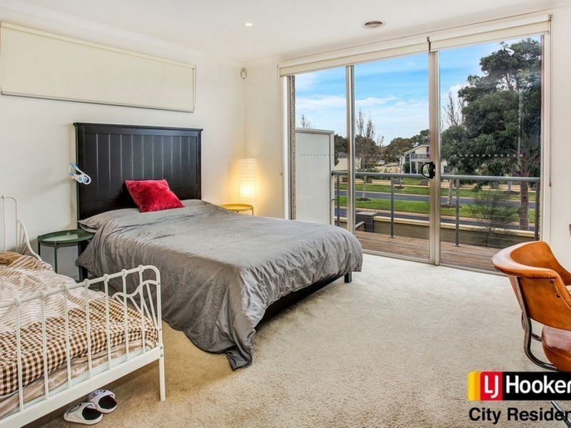 17 Broadbeach Circuit, Point Cook VIC 3030