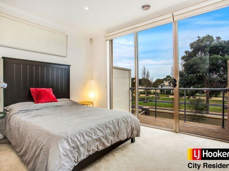 17 Broadbeach Circuit, Point Cook VIC 3030
