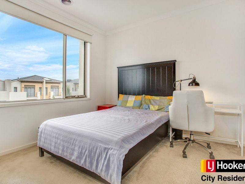 17 Broadbeach Circuit, Point Cook VIC 3030