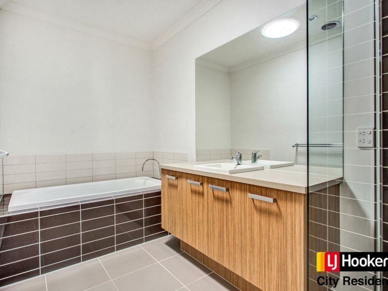 17 Broadbeach Circuit, Point Cook VIC 3030