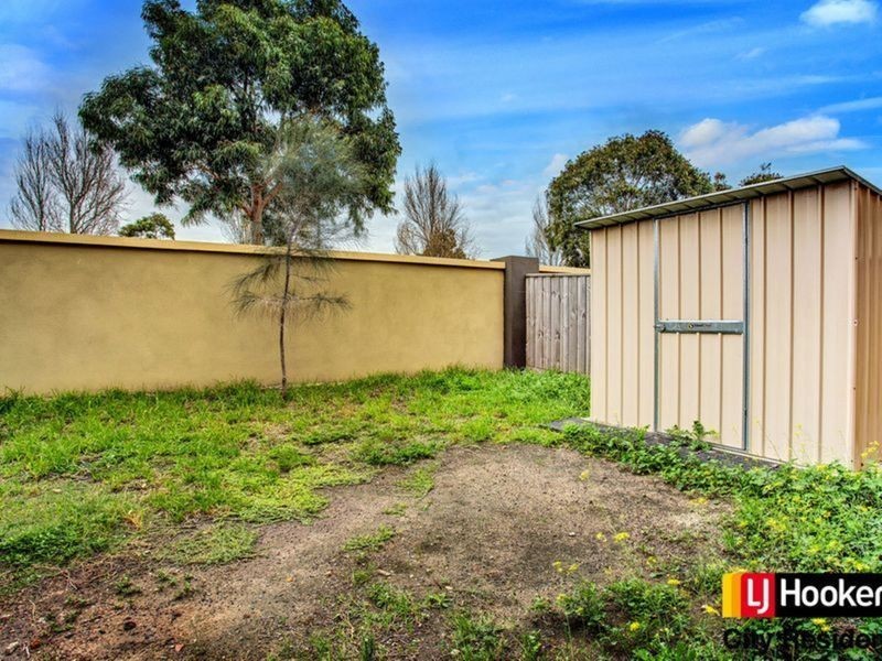 17 Broadbeach Circuit, Point Cook VIC 3030