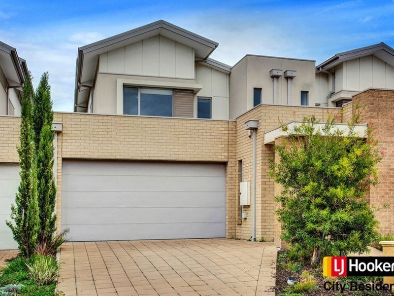 17 Broadbeach Circuit, Point Cook VIC 3030