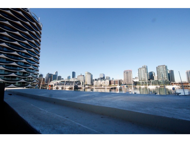 412/8 Pearl River Road, Docklands VIC 3008