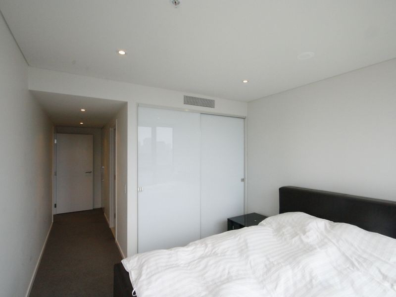 2102/1 Point Park Crescent, Docklands VIC 3008