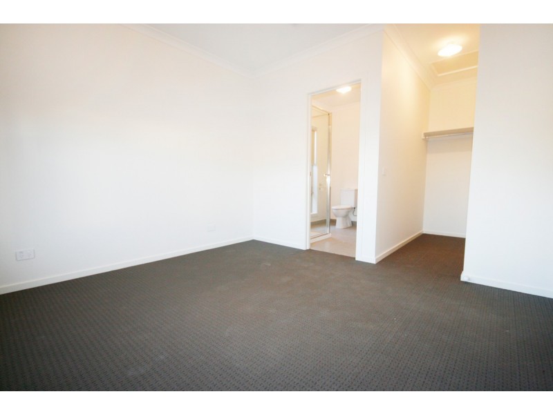 13 Aylesbury Avenue, Truganina VIC 3029