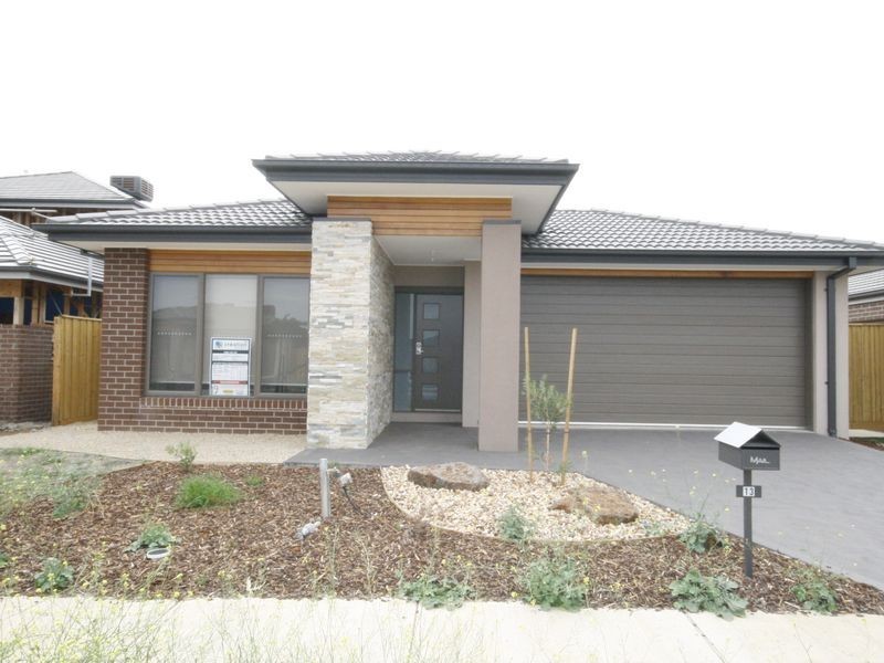 13 Chamberlain Way, Hoppers Crossing VIC 3029