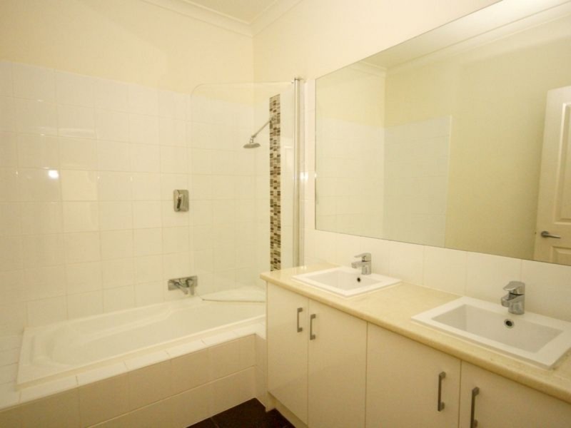 99 Seventh Avenue, Altona North VIC 3025