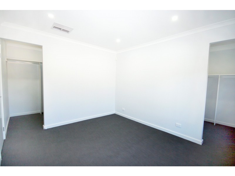 15 Sorrenberg Street, Point Cook VIC 3030