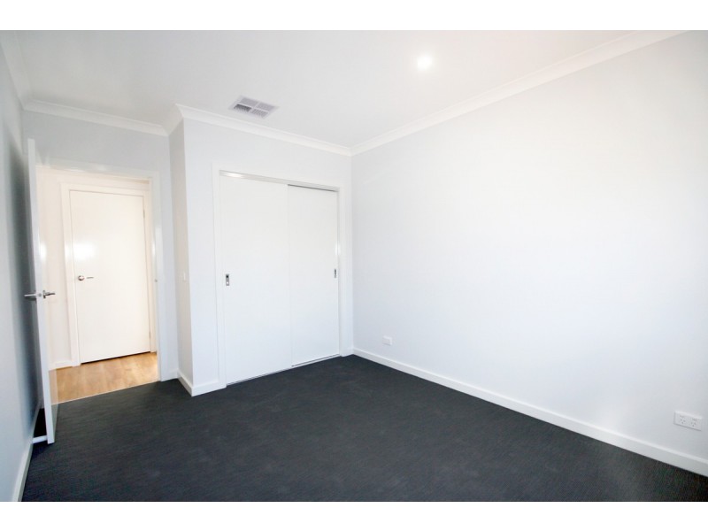 15 Sorrenberg Street, Point Cook VIC 3030