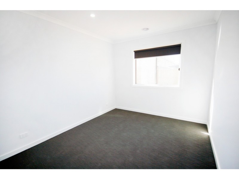 15 Sorrenberg Street, Point Cook VIC 3030